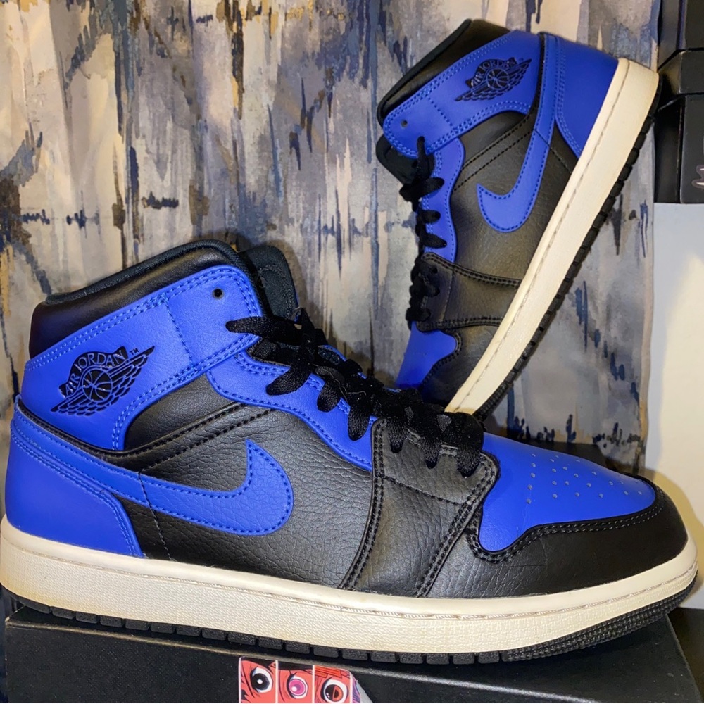 Air Jordan 1 Hyper Royal